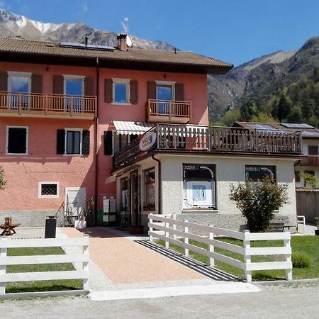 Ledro Lake Suites Mezzolago Exterior photo